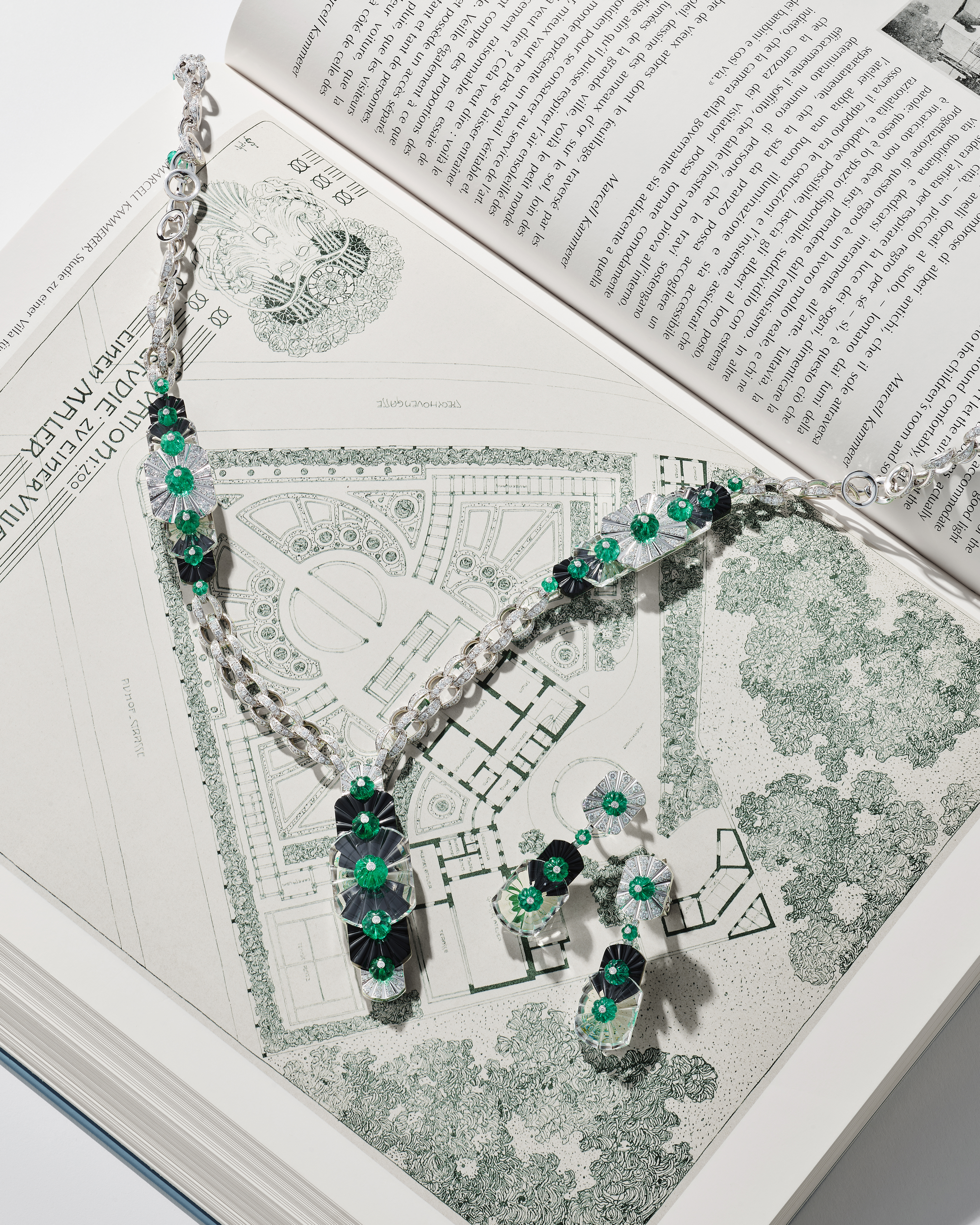 주얼리 촬영 – Emerald Necklace Heritage Book | 이창민 스튜디오